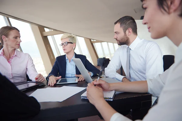 Affärsgrupp människor på möte på kontoret — Stockfoto