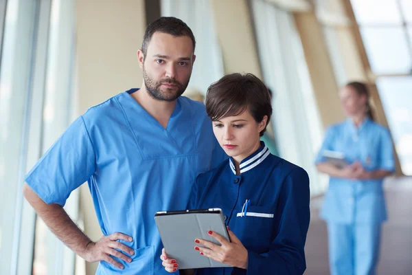 Gruppe von medizinischem Personal im Krankenhaus — Stockfoto