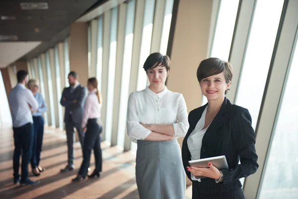 Grupo de pessoas de negócios, mulheres como líderes de equipe — Fotografia de Stock