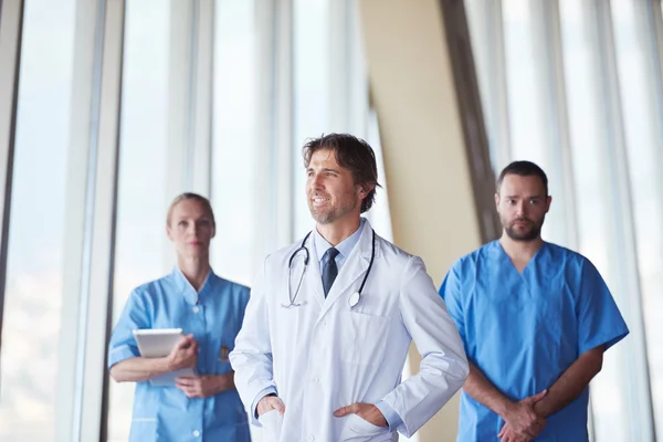 Grupp Medicinsk Personal Sjukhuset Läkare Team Står Tillsammans — Stockfoto