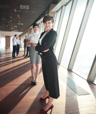 iş insanlar grubu, Takım liderleri olarak kadın