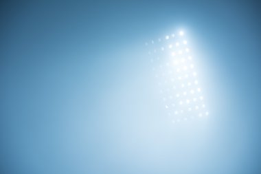 Futbol Stadyumu görünümünü reflektörler ışıklar