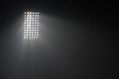 Futbol Stadyumu görünümünü reflektörler ışıklar