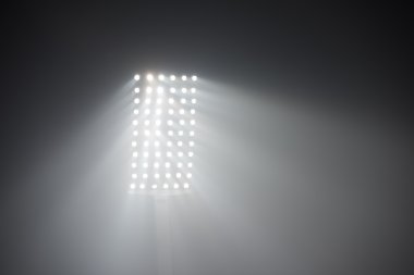 Futbol Stadyumu görünümünü reflektörler ışıklar