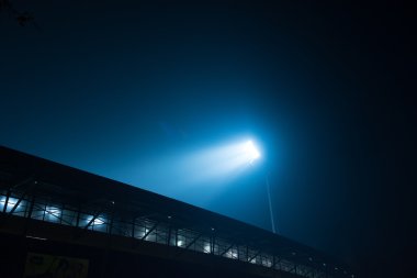 Futbol stadyum ışıkları