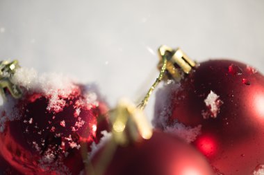 Karda noel baloları