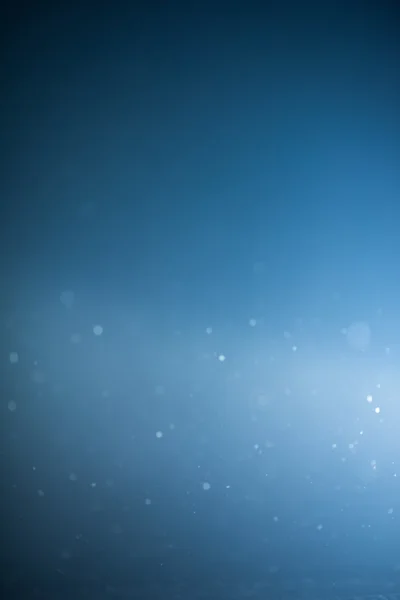 Зимняя Ночная Сцена Падающие Снежинки Фоне Снега Размыты Темном Фоне — стоковое фото
