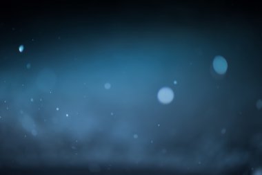 kış gece sahne, düşen kar arka plan tanesi üzerinde koyu arka plan bulanıklık.