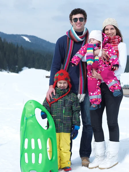 Neve e retrato de família — Fotografia de Stock