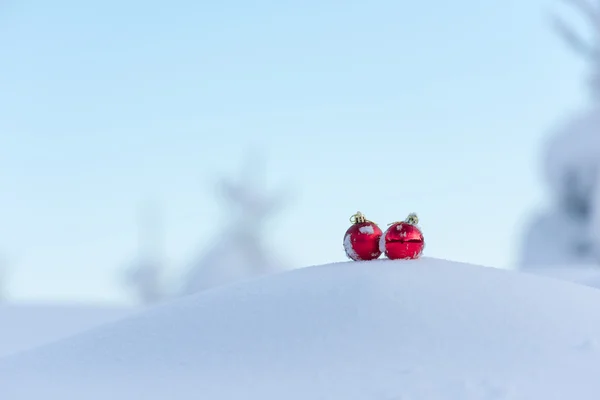 Red christmas balls in fresh snow — Stock Photo, Image