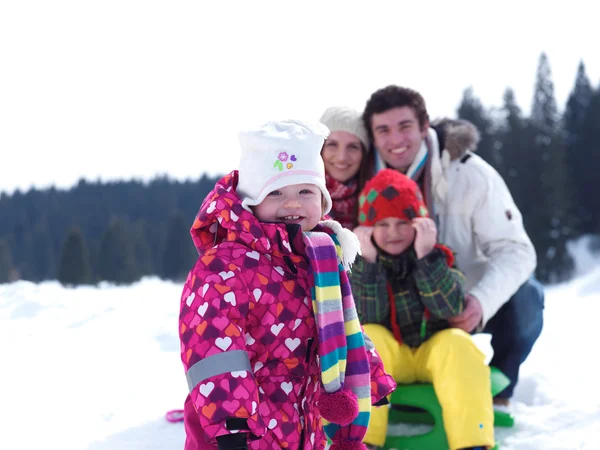 Śnieg i Rodzina portret — Zdjęcie stockowe