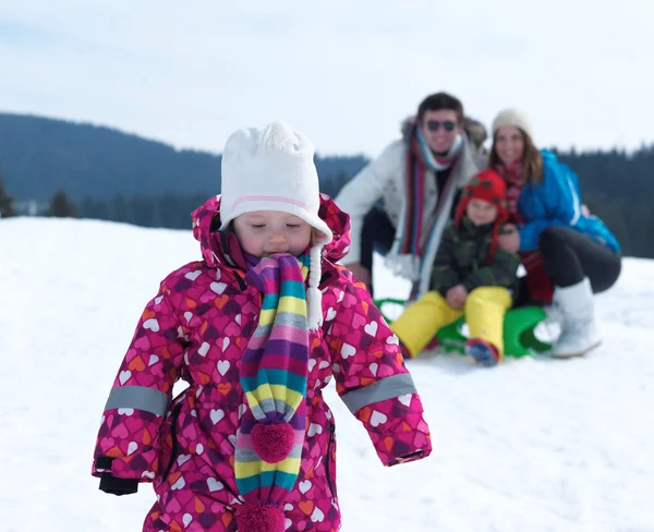 Schnee und Familienporträt — Stockfoto