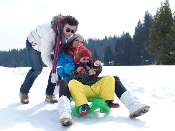 Schnee und Familienporträt — Stockfoto