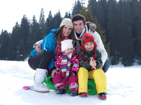 Neve e retrato de família — Fotografia de Stock