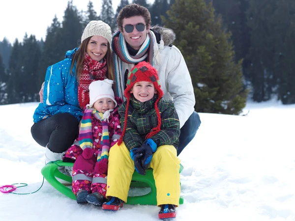 Gambar salju dan keluarga — Stok Foto
