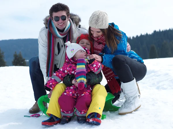 Schnee und Familienporträt — Stockfoto