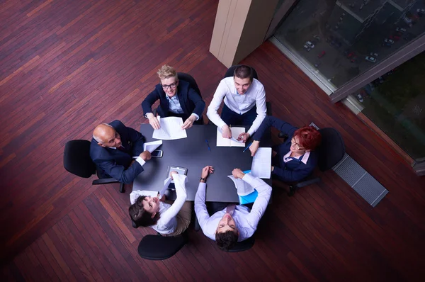 Blick von oben auf die Gruppe der Geschäftsleute — Stockfoto