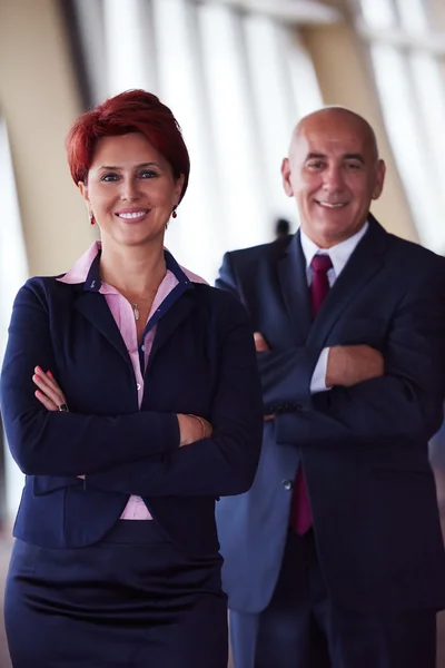 Diversa gente de negocios grupo con pelirroja mujer en frente —  Fotos de Stock