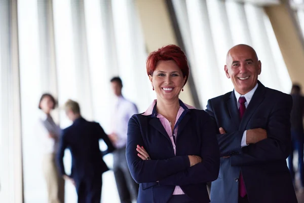 Különböző üzleti emberek csoport redhair nő előtt — Stock Fotó