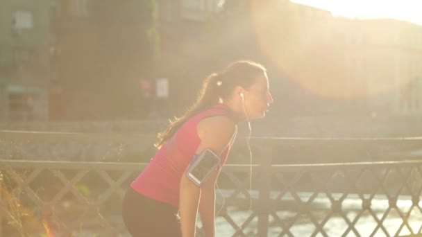 Jogging kobieta odpoczynku — Wideo stockowe