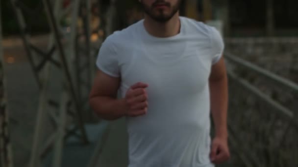 Jovem Jogging — Vídeo de Stock