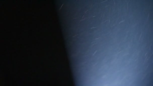 Σκόνη σε ομοιογενές φόντο σκοτεινό σωματιδίων — Αρχείο Βίντεο