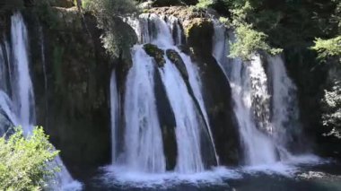 temiz su ile şelale