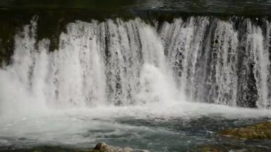 taze su ile şelale