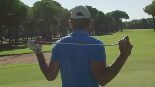 Jogador de golfe estão atirando — Vídeo de Stock