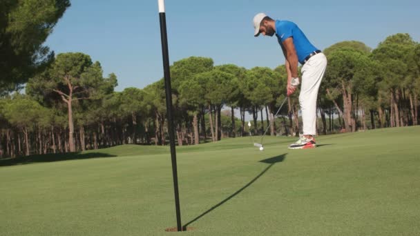 Joueur de golf sont shoting — Video