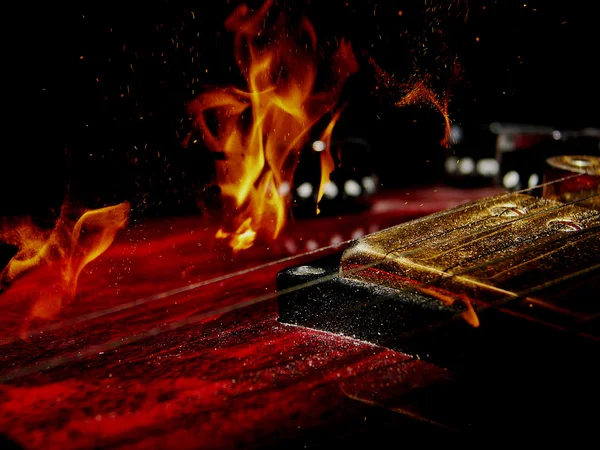 Dvojitá expozice elektrická kytara a oheň — Stock fotografie