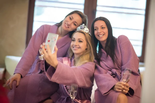 Bachelorette partij, die selfie — Stockfoto