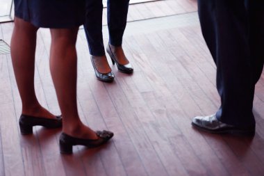 Parlak modern ofis toplantıda iş insanlar grubu