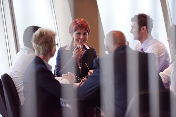 Startgruppen Business Folk Har Möte Moderna Ljusa Kontor Interiör Ledande — Stockfoto