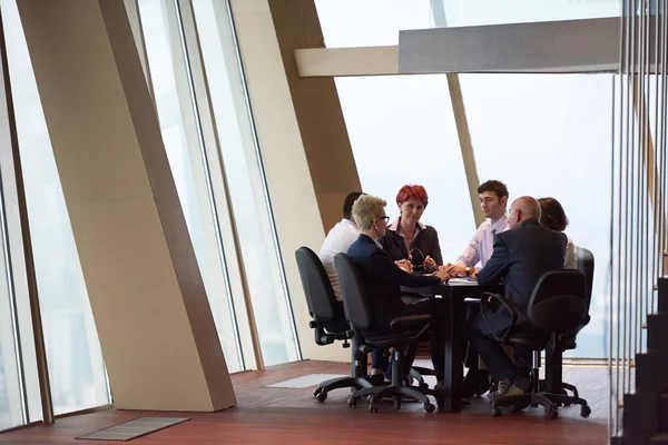 Startup Grupo Pessoas Negócios Têm Reunião Interior Moderno Escritório Brilhante — Fotografia de Stock