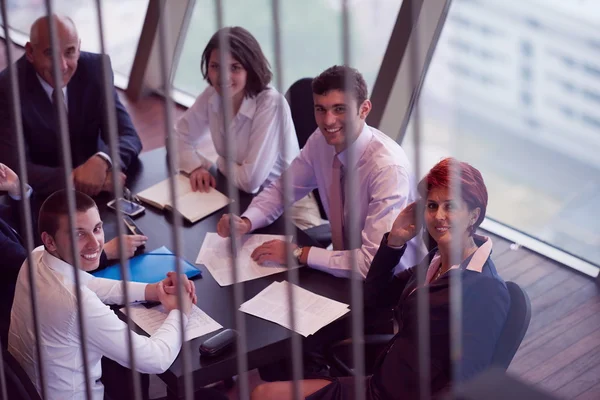 Geschäftsleute treffen sich im modernen Büro — Stockfoto