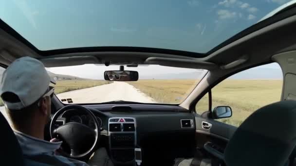 Hombre conduciendo un coche — Vídeos de Stock