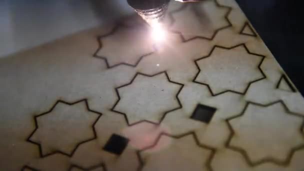 CNC laserové řezání dekorativní dřevěné orient vzor — Stock video