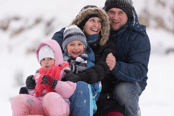 Portrait de famille en vacances d'hiver — Photo