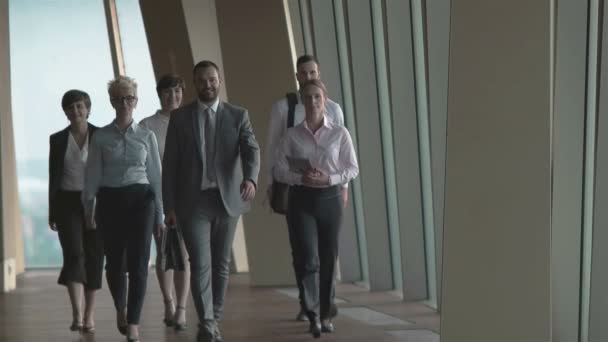 Business people group walking — Stock Video