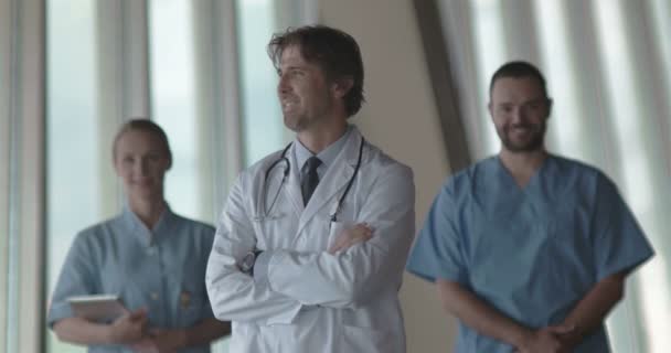 组的医务人员在医院 — 图库视频影像