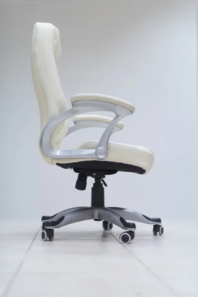 Cadeira de escritório branco — Fotografia de Stock