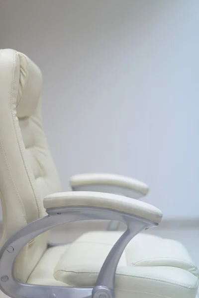 Bílá kancelářská židle — Stock fotografie