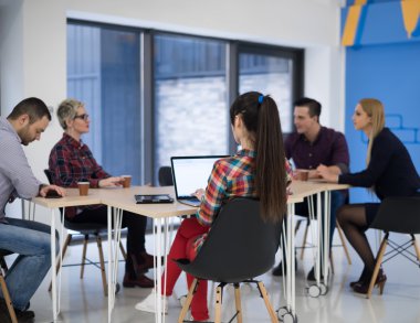 Girişim ekibi toplantıda