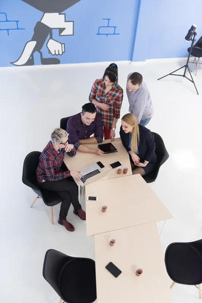 Flygfoto över affärsgrupp folk på mötet — Stockfoto