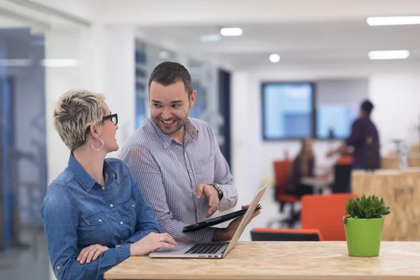 Start verksamhet team på möte på moderna kontor — Stockfoto