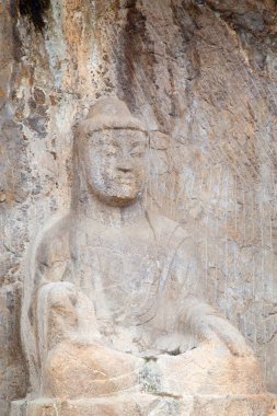 Ünlü Longmen Grottoes (Çin 'in Hennn eyaleti Luoyang yakınlarındaki anıt kayaya oyulmuş Buda ve Bodhisattvas heykelleri))