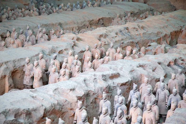 中国西安 2017年10月8日 中国西安著名兵马俑军 中国第一位皇帝秦始皇的陵墓中收藏了兵马俑的兵马俑雕塑 — 图库照片