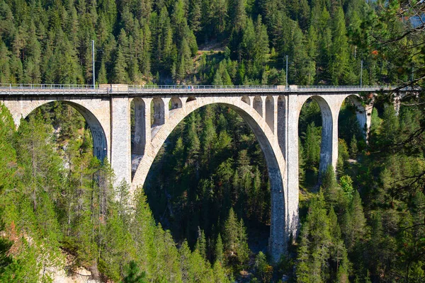 Viaducto Wiesener Famoso Línea Tren Davos Filisur Los Alpes Suizos —  Fotos de Stock