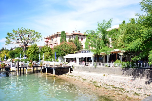 Garda Sirmione ponton — Stockfoto